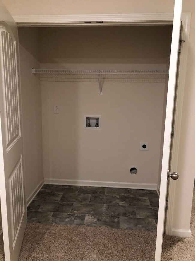 Building Photo - 5825 Union Walk Dr