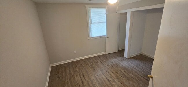 Building Photo - Charming 3-Bedroom Home with Driveway & Ba...