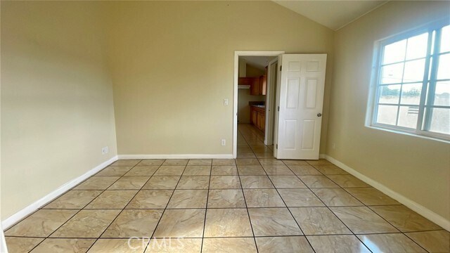 Building Photo - 1073 W 112th St