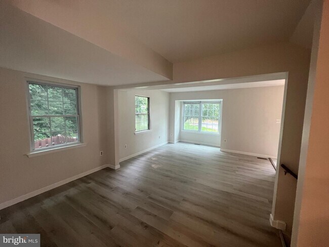 Building Photo - 4200 Gerry Ln
