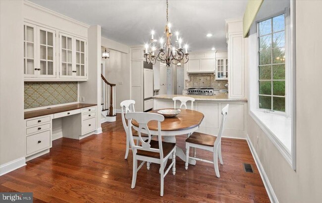 Building Photo - 12 Windermere Way