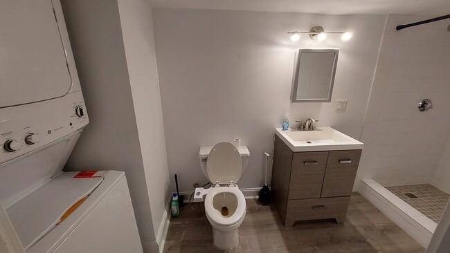 Building Photo - 47 Clifford St