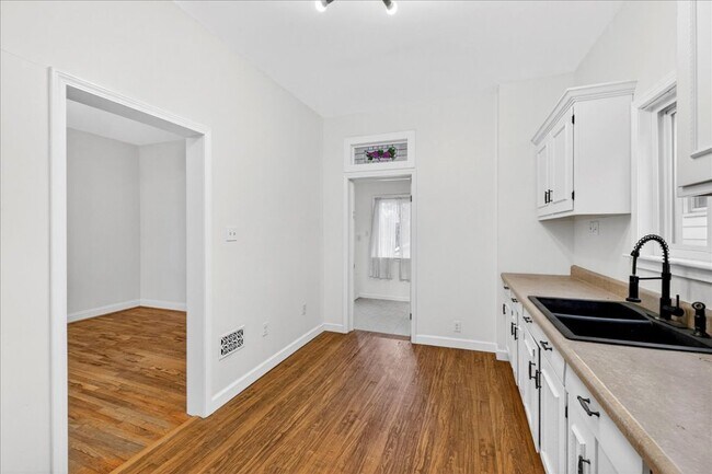 Building Photo - 5153 Cologne Ave