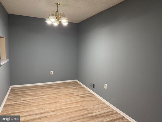 Building Photo - 8 Joyner Ct