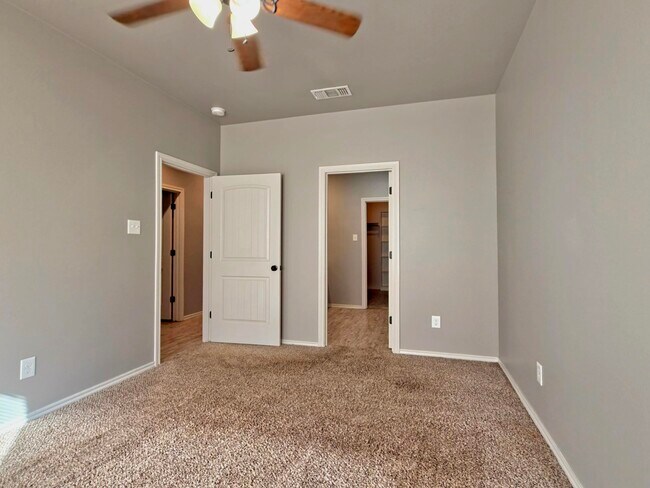 Building Photo - 1109 Preston Trails