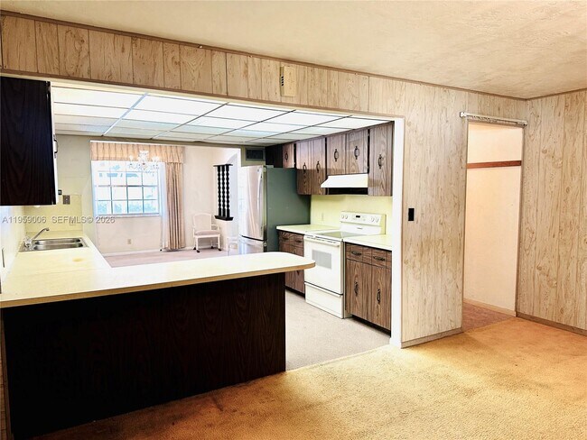 Building Photo - 2601 NE 32nd St