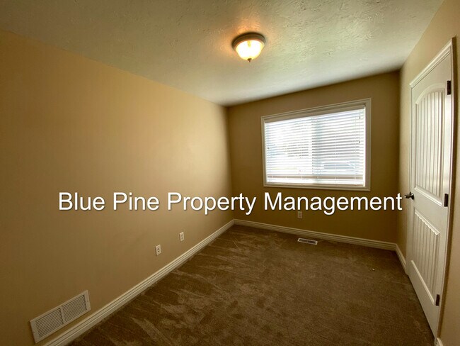 Building Photo - 4001 Summer Sun Dr