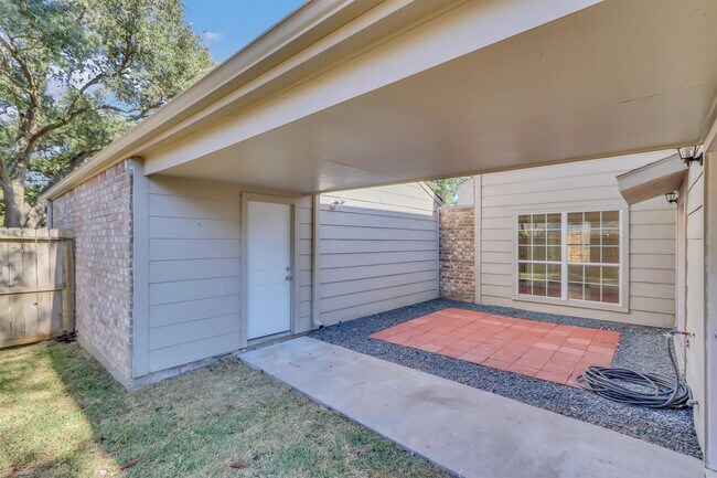 Building Photo - 13911 Piping Rock Ln