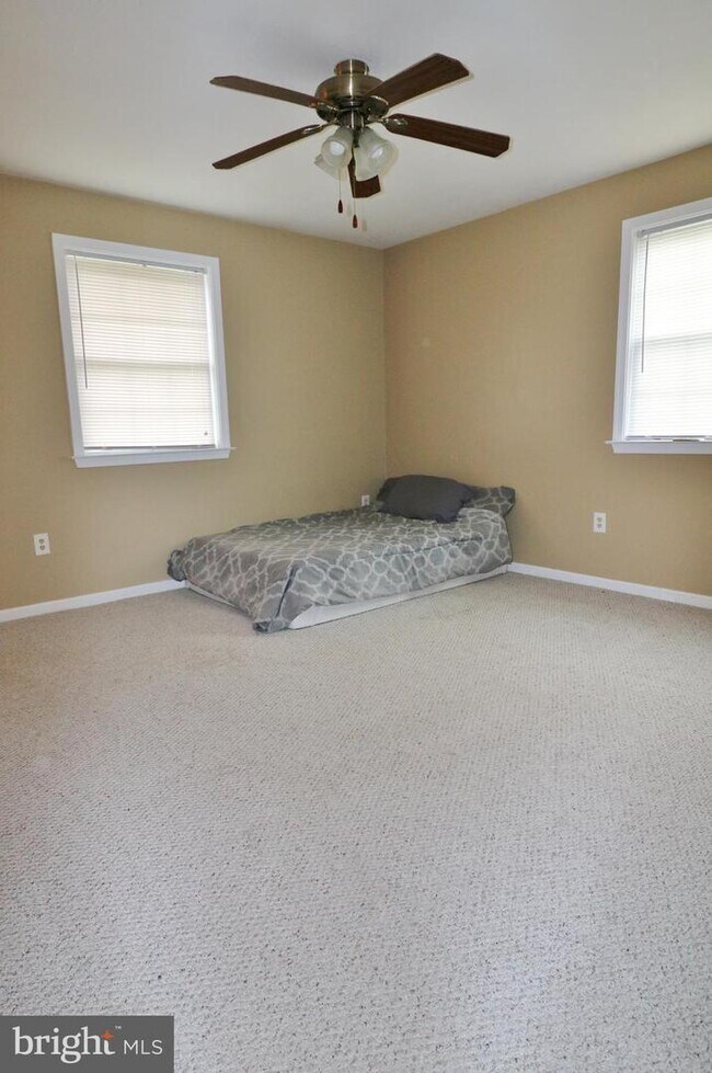 Building Photo - 6061 Dawn Dr