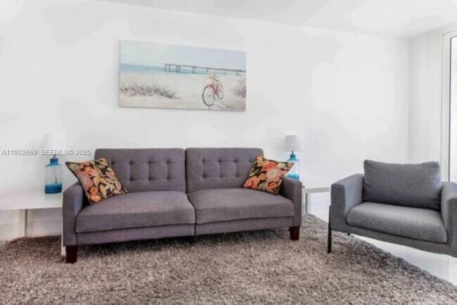 Building Photo - 1717 N Bayshore Dr