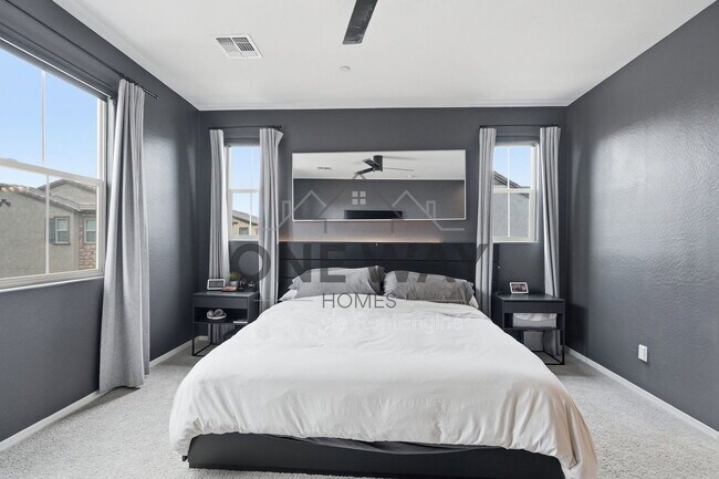 Building Photo - 1685 E Chelsea Ln