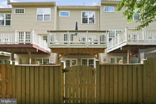Building Photo - 8133 Dove Cottage Ct