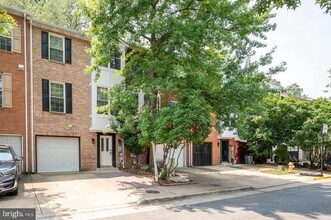 Building Photo - 122 Sanborn Pl