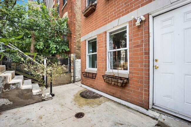 Building Photo - 1649 W 21st St