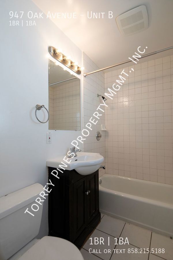 Building Photo - 947 Oak Ave