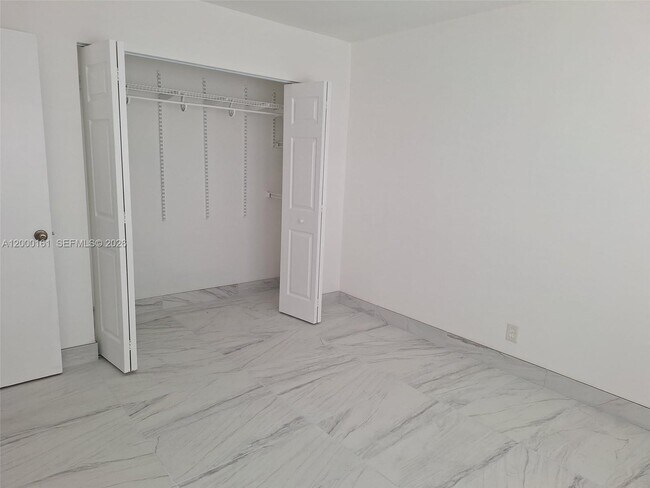 Building Photo - 12831 SW 43rd Dr