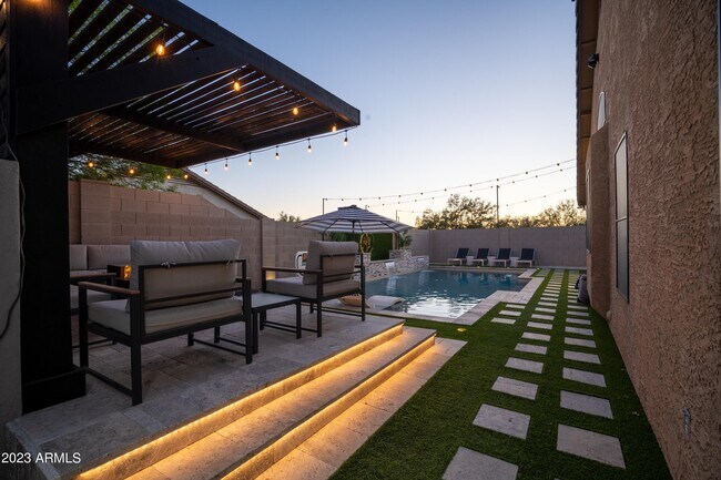 Building Photo - 2257 W Roy Rogers Rd