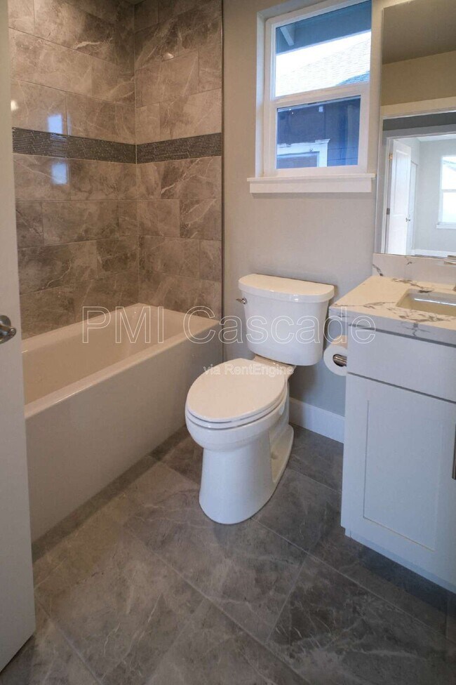 Building Photo - 933 S Sprague Ave