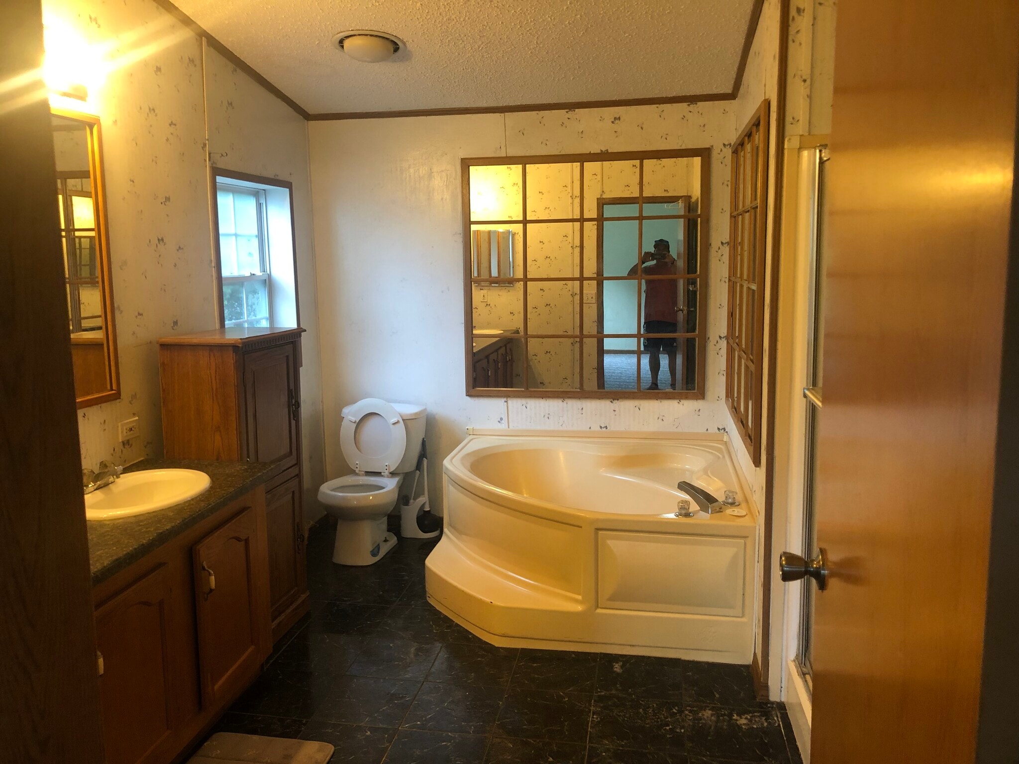 Master Bathroom - 505 Bloomfield Rd