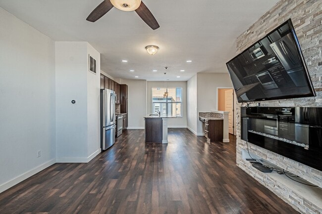 Building Photo - Modern 2BD, 2.5BA Broomfield Townhome with...