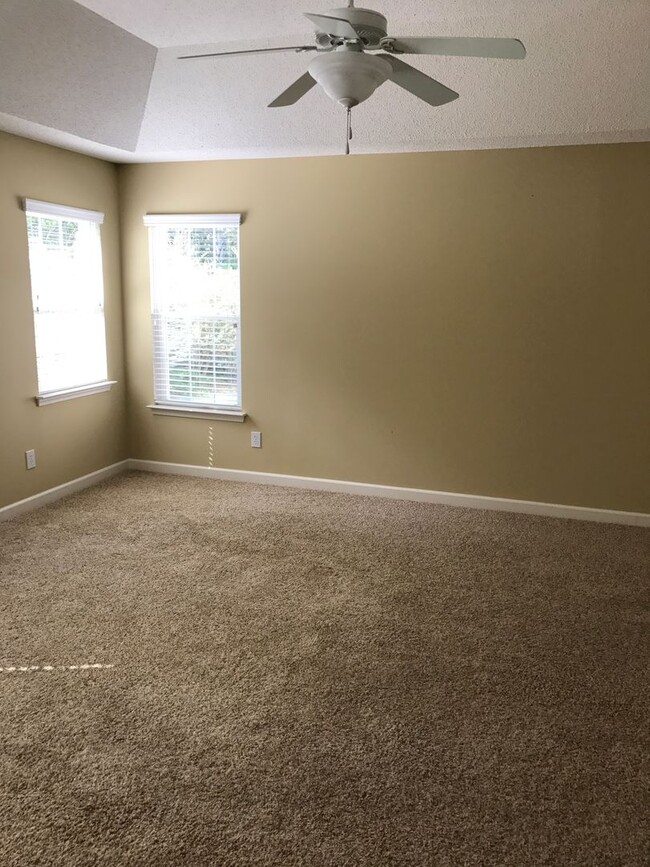 Building Photo - Beautiful 2 Bed/ 2 Bath Ranch in Desirable 55+ Neighborhood Located in Mooresville