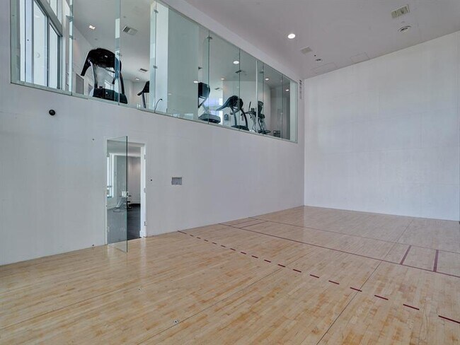 Building Photo - 350 S Miami Ave