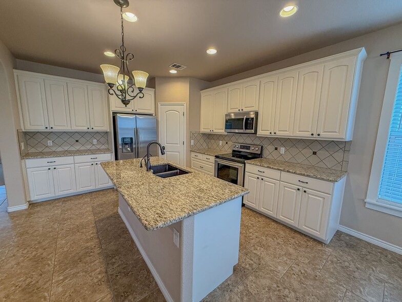 Building Photo - 300 Western Sky Trail