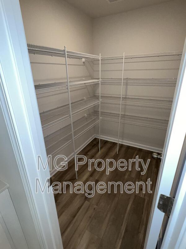 Building Photo - 1401 Woodhouse Dr