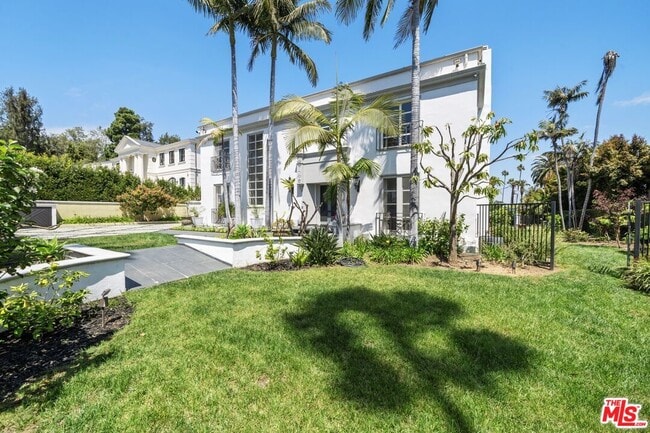 Building Photo - 910 N Crescent Dr