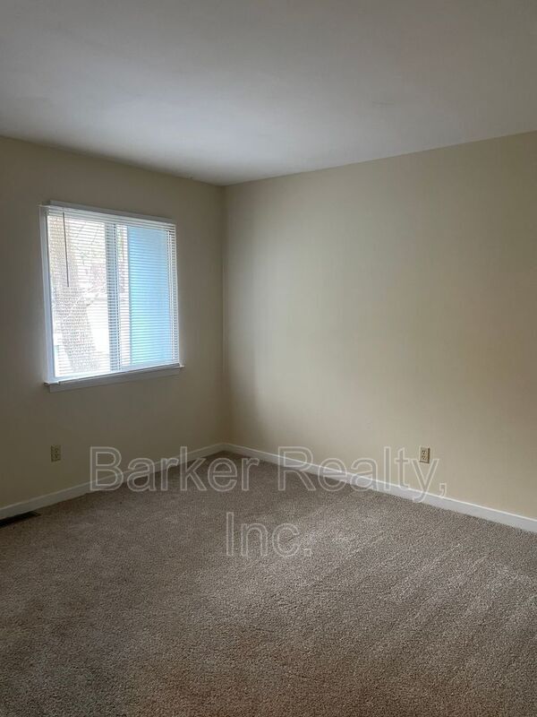 Building Photo - 7042 Longstreet Dr