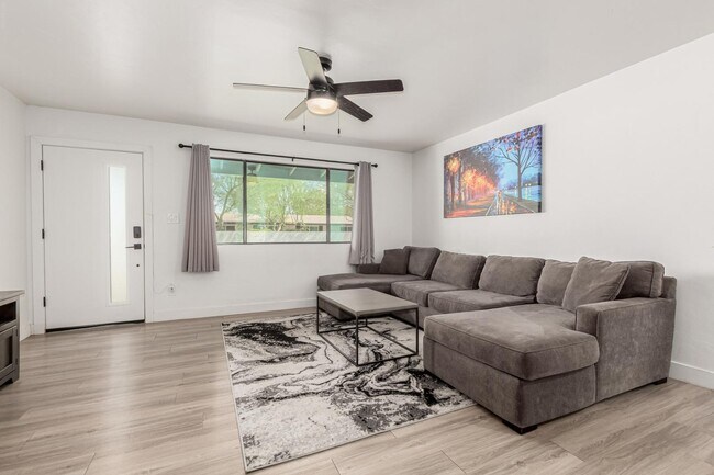 Building Photo - 6622 E Avalon Dr