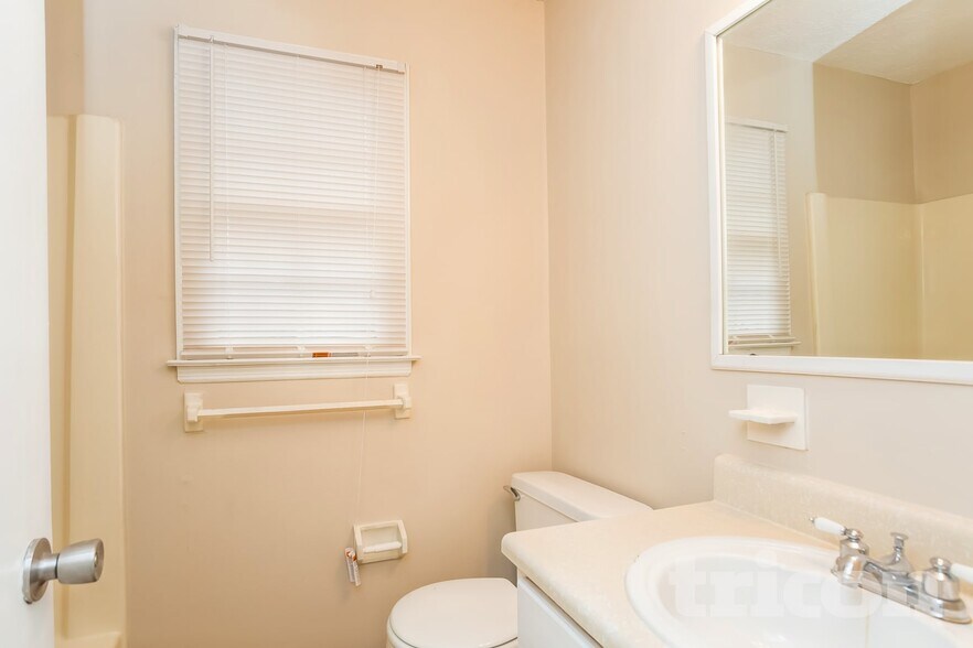 Building Photo - 1686 Underwood Dr SE