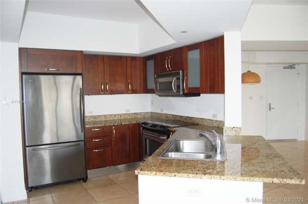 Building Photo - 20000 E Country Club Dr