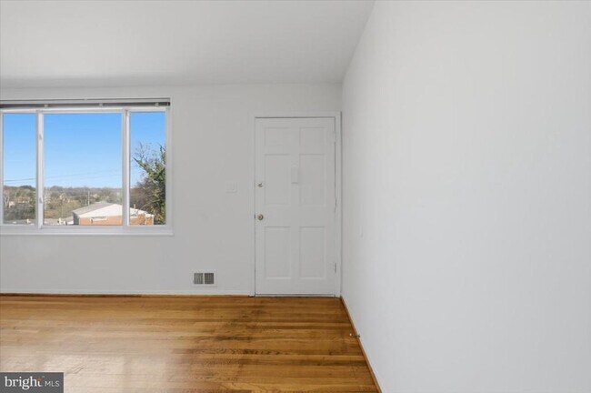 Building Photo - 5039 8th Rd S