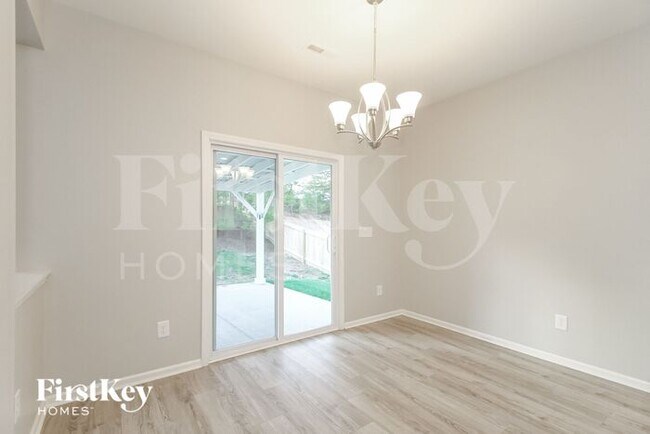 Building Photo - 441 Quick Silver Dr