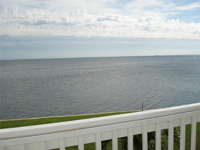 Building Photo - 5248 Beach Dr SE
