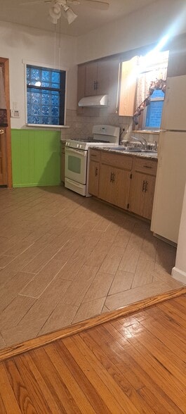 Building Photo - 1415 N Massasoit Ave