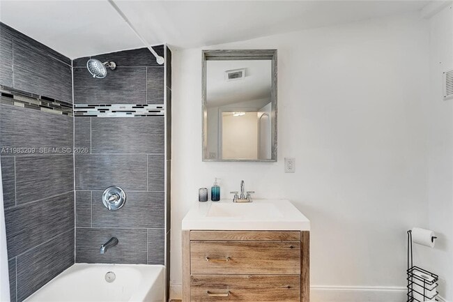 Building Photo - 107 Stirling Rd