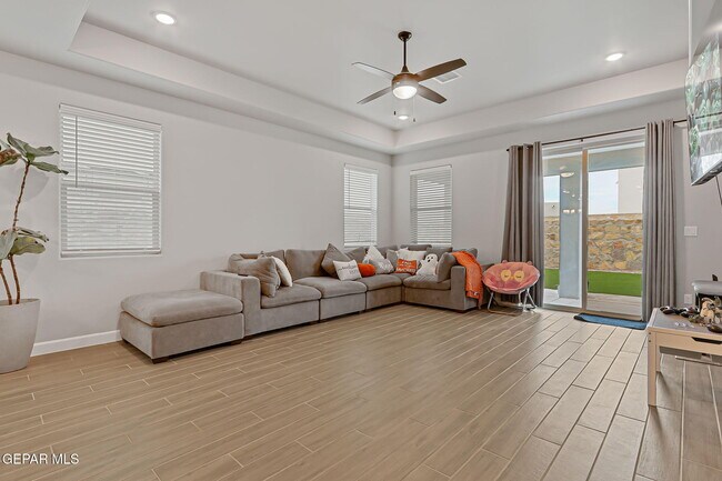 Building Photo - 824 Paseo Solar Dr