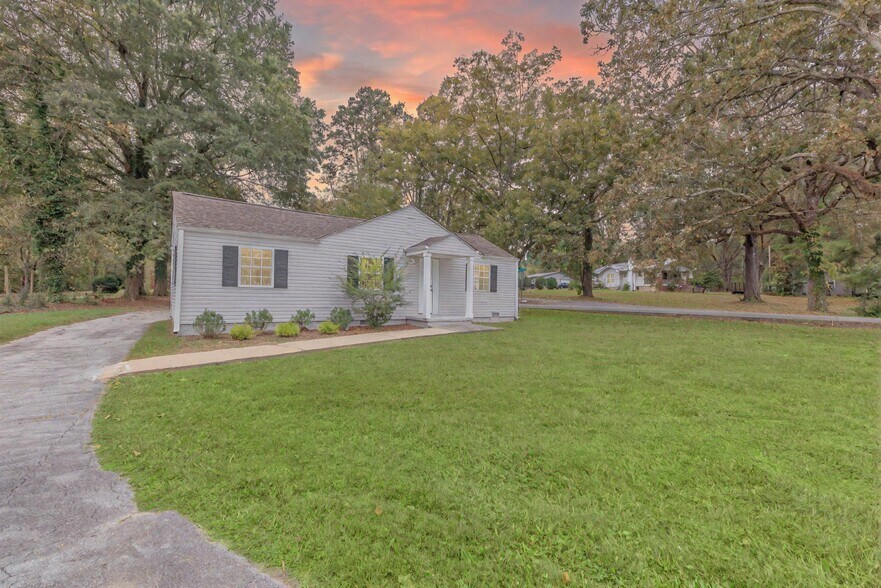 Building Photo - 146 W State Line Rd