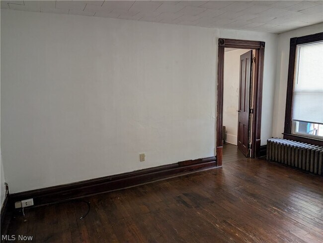 Building Photo - 339 Harris St