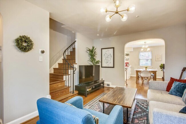 Building Photo - 1334 Downing St NE