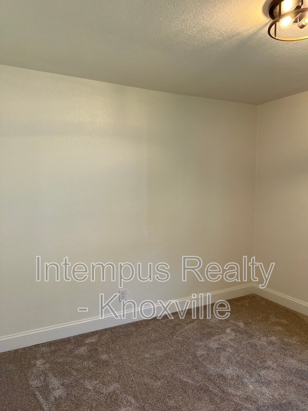 Building Photo - 1712 Vada Cir