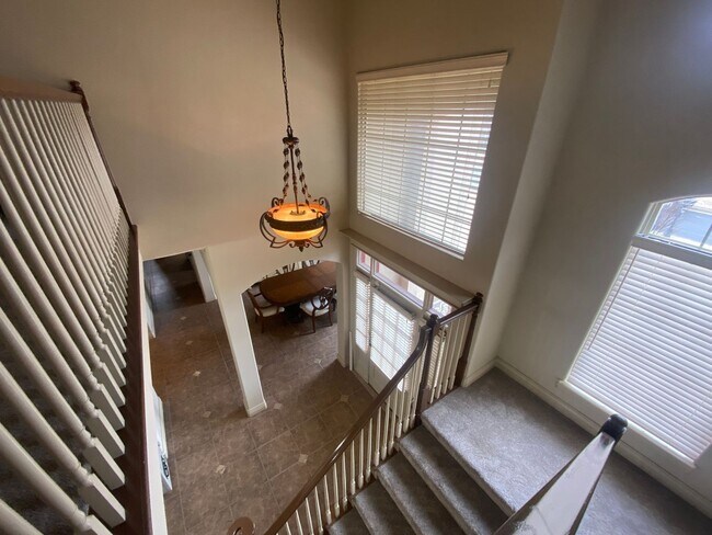 Building Photo - 3605 N Narcissus Ave