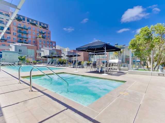 Building Photo - Gorgeous Downtown Condo with Spacious Floo...