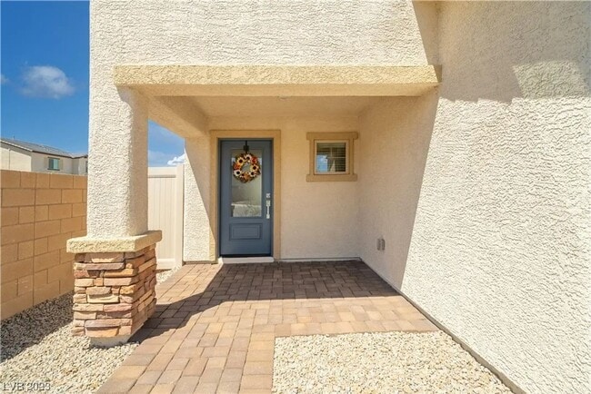 Building Photo - Bright, Modern 3 Bd, 3 bth, Home with Chef inspired Kitchen, 2 Living Spaces