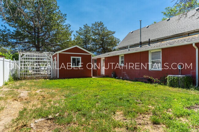 Building Photo - 10470 S Columbine Cir