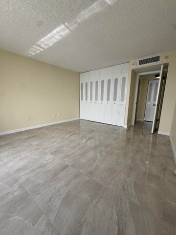 Building Photo - 5200 N Flagler Dr