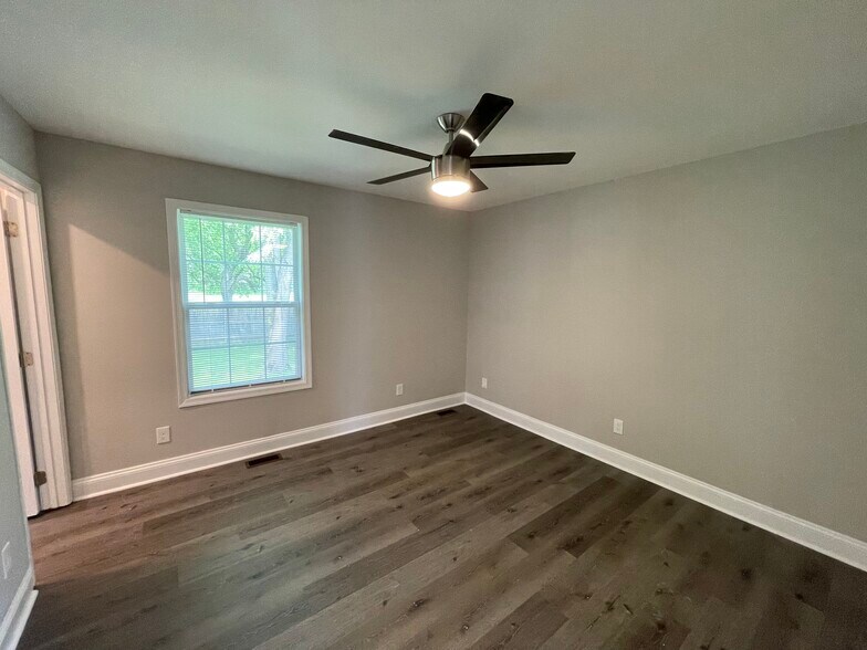Primary Bedroom - 903 Queens Ct
