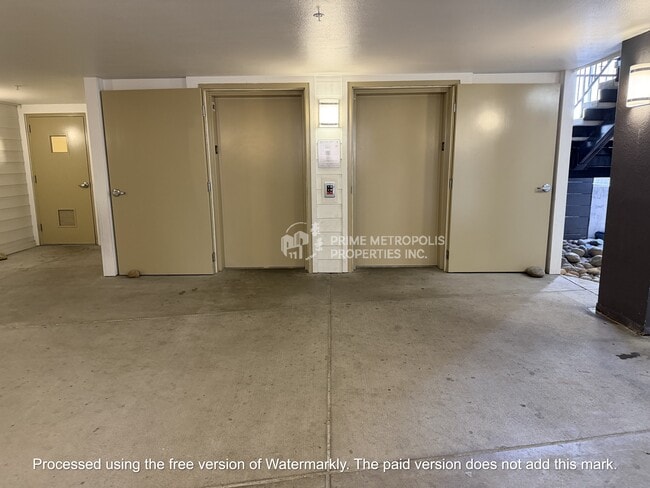 Building Photo - 8400 Oceanview Terrace